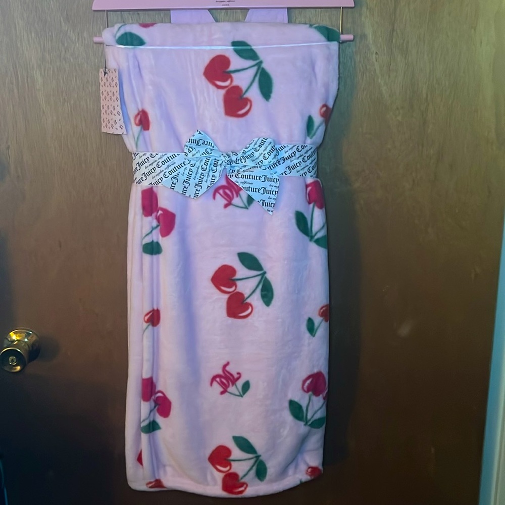 Juicy couture logo cherry hearts throw 🍒🩷